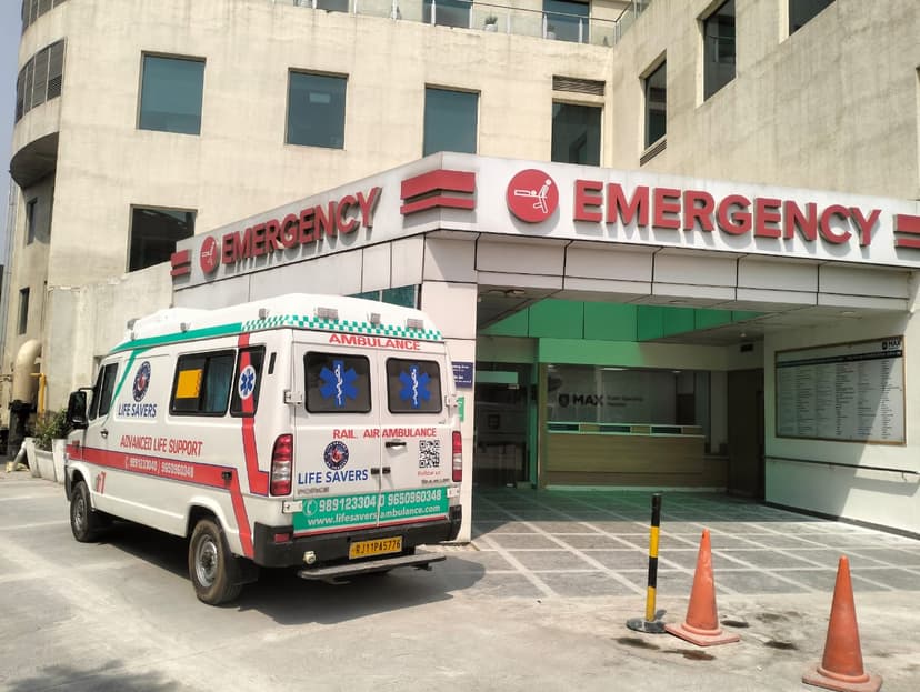 ACLS From Max Super Speciality Hospital, Shalimar Bagh, to Sir Ganga Ram Hospital