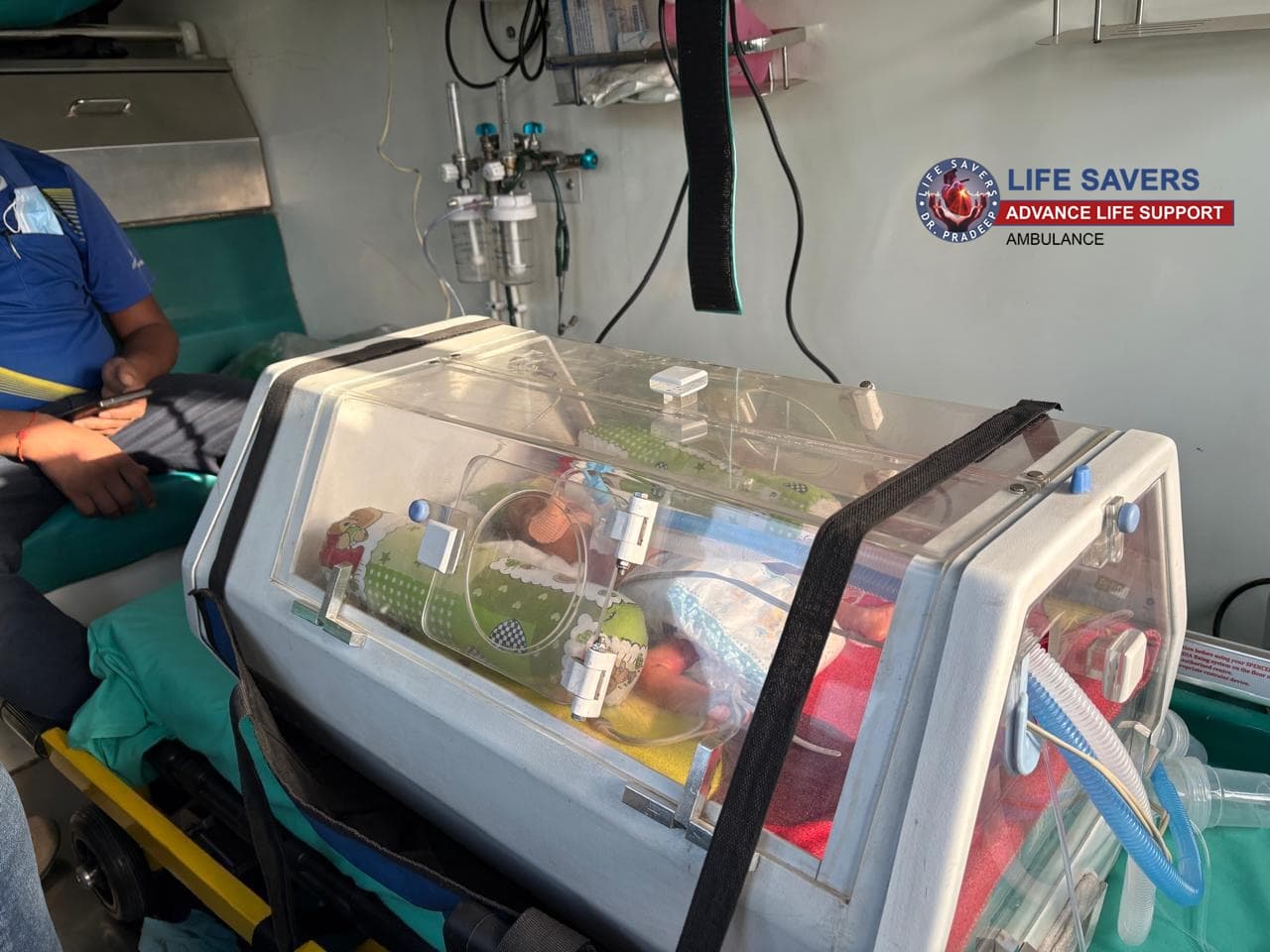 Paediatric Ambulance From Agra To Delhi