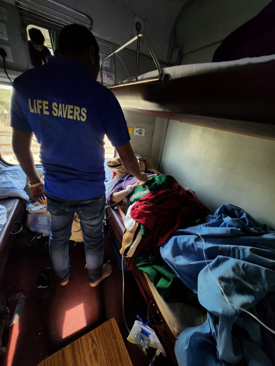 Rail Ambulance From Noida to Mumbai