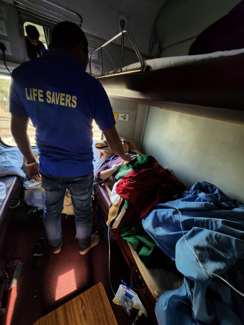 Rail Ambulance From Noida to Mumbai